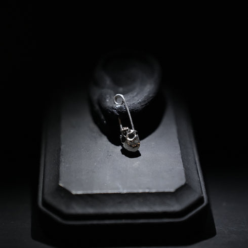 Skull Saftey Pin Earring